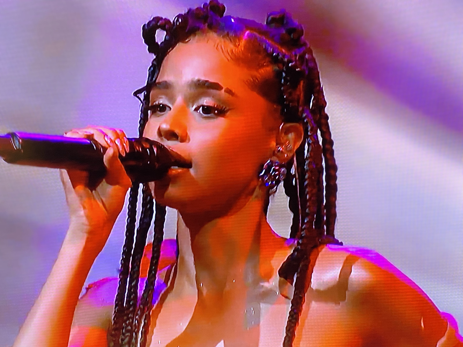 Tyla live on tour